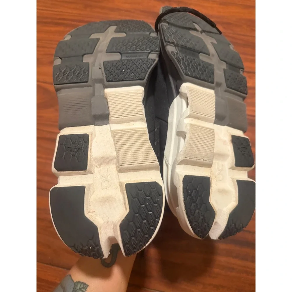 On Cloudflyer Mens 11.5 Black White Running Shoes Swiss Engineering CloudTec